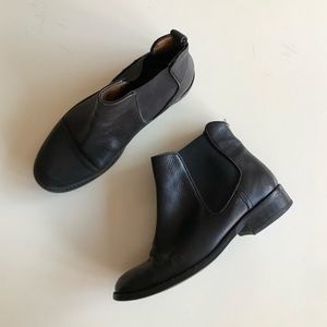 L'INTERVALLE black booties leather slip on